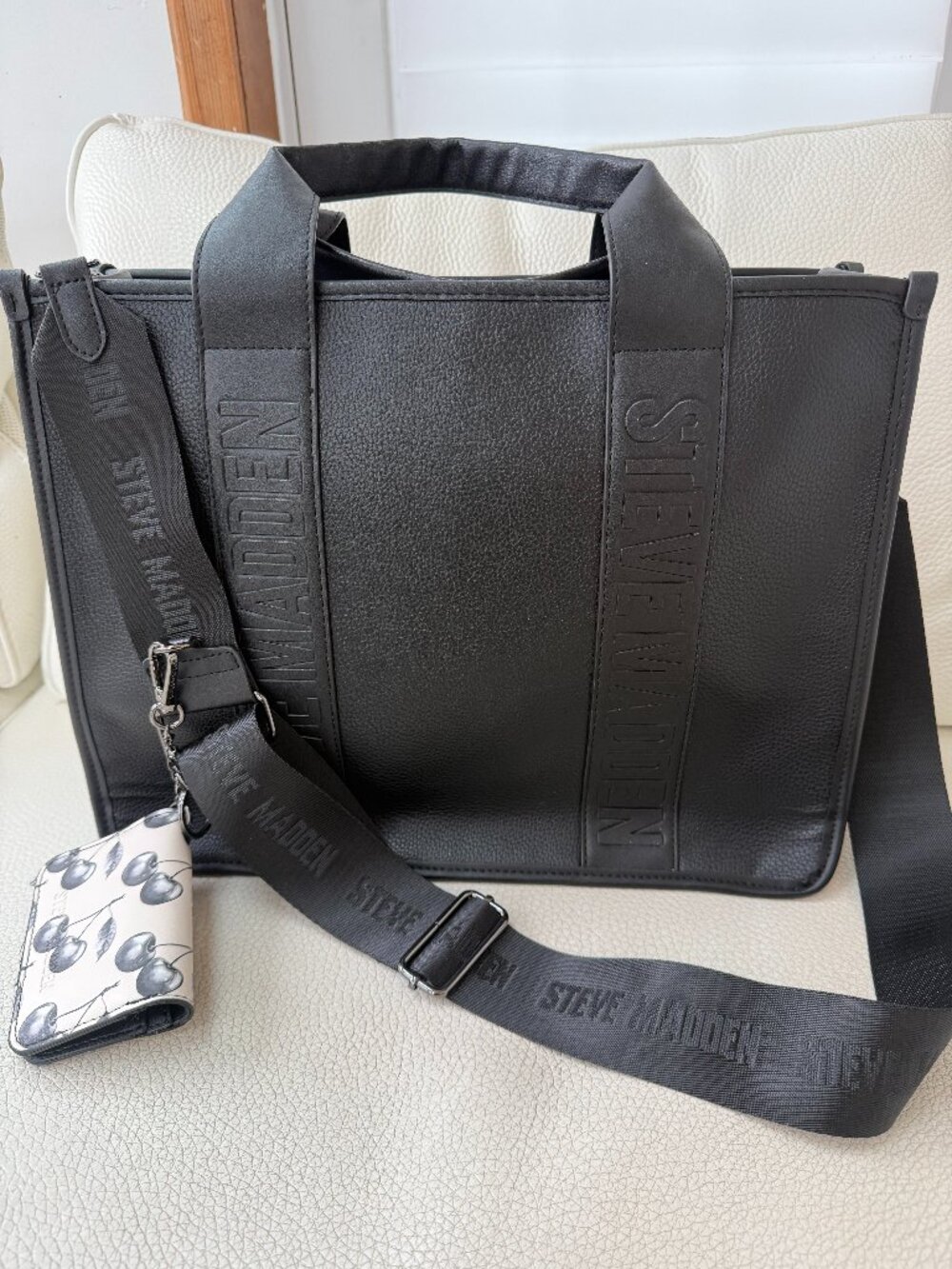 STEVE MADDEN BLACK BWEBBER-EL LARGE TOTE SHOULDER BAG W CHERRY CREDIT CARD CASE